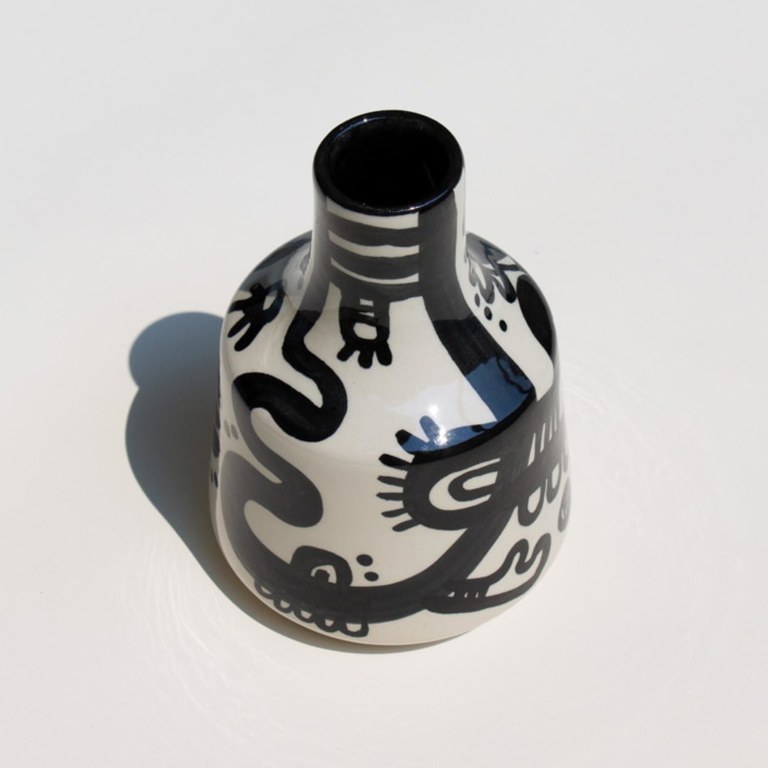 "Peoplakia Vase (CLAY)" - Vases in white by the parmatile shop