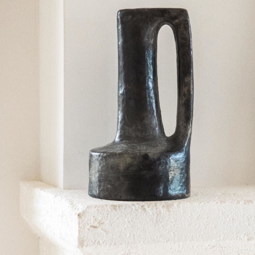 "JAMILA BLACK" - Vases in black by Jana Mistrik
