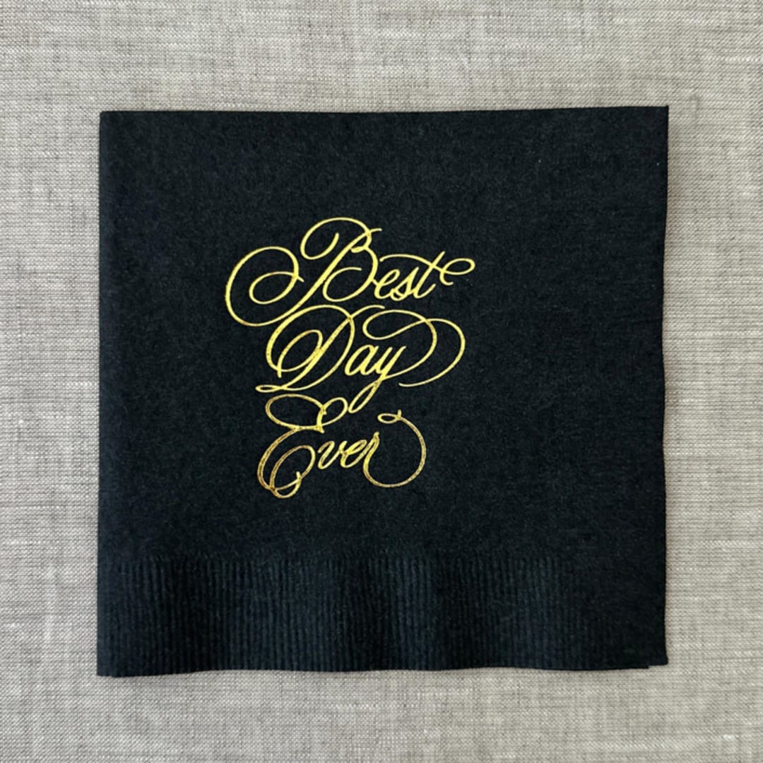 "Foil napkins (Best day ever calligraphy) | Gold foil, black napkins | Set of 20" - Napkins in black by Maria Ferrer G.