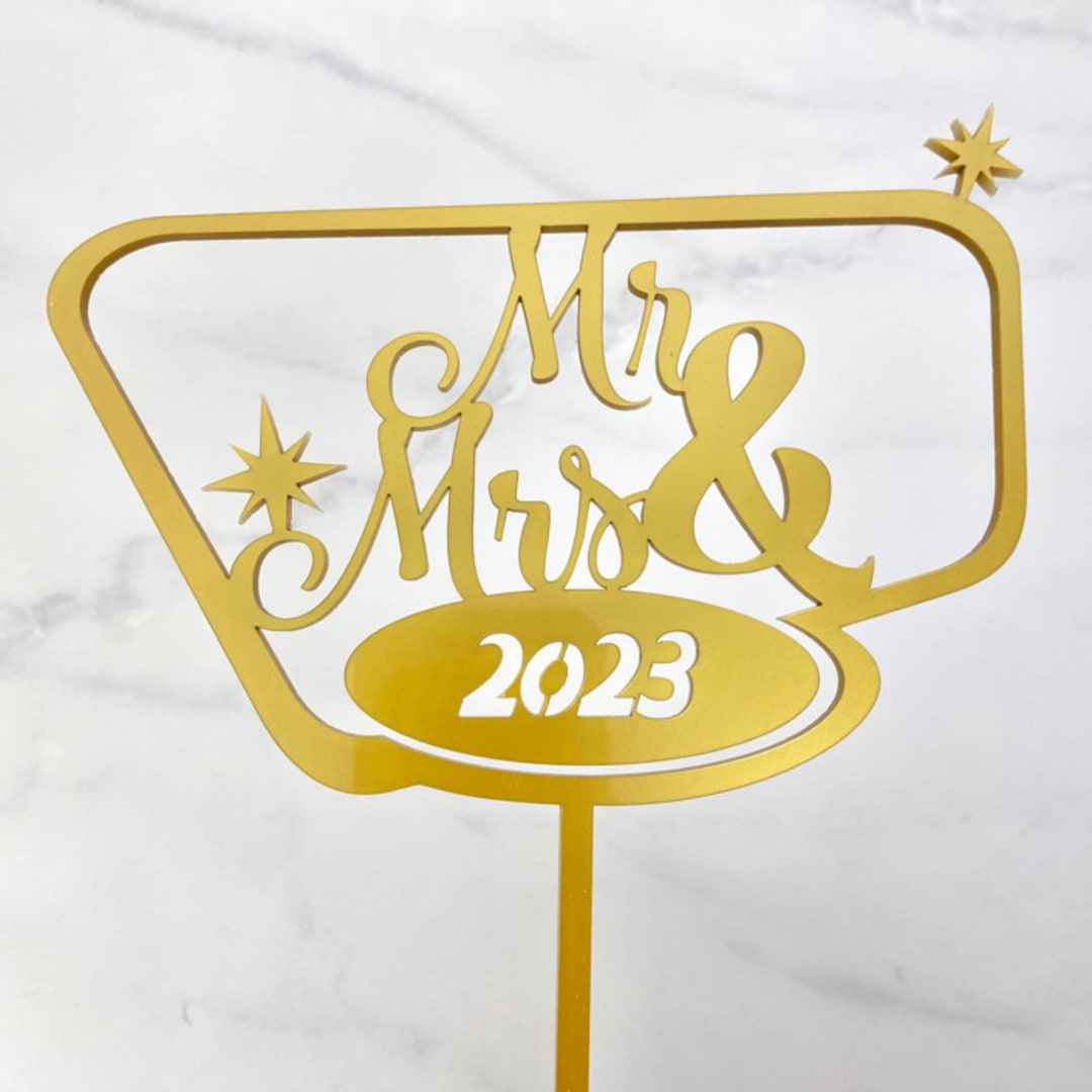 Mid Mod "Mr & Mrs 2023" Cake Topper - Gold Metallic