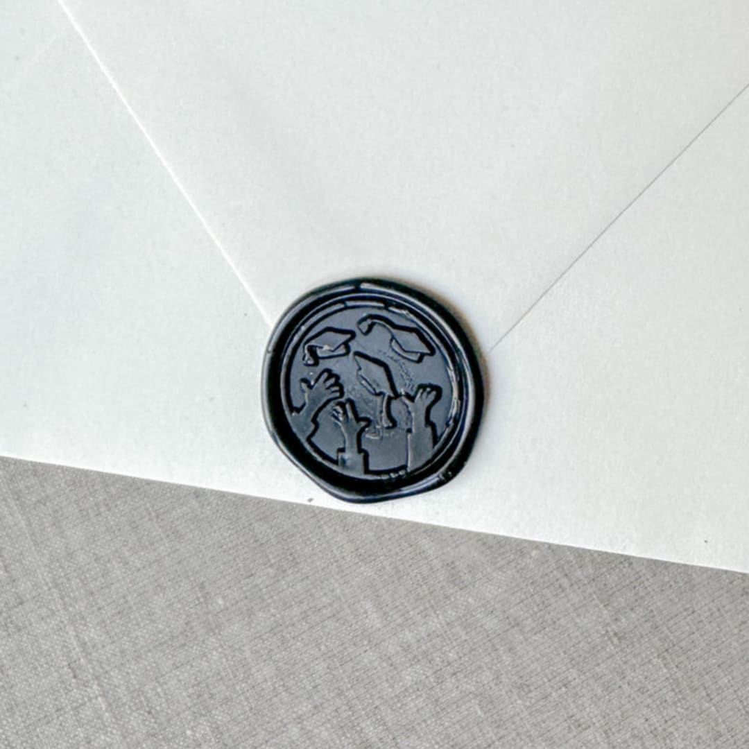 "Black graduation wax seal - Graduation cap throw | Set of 10" - Wax Seals in black by Maria Ferrer G.