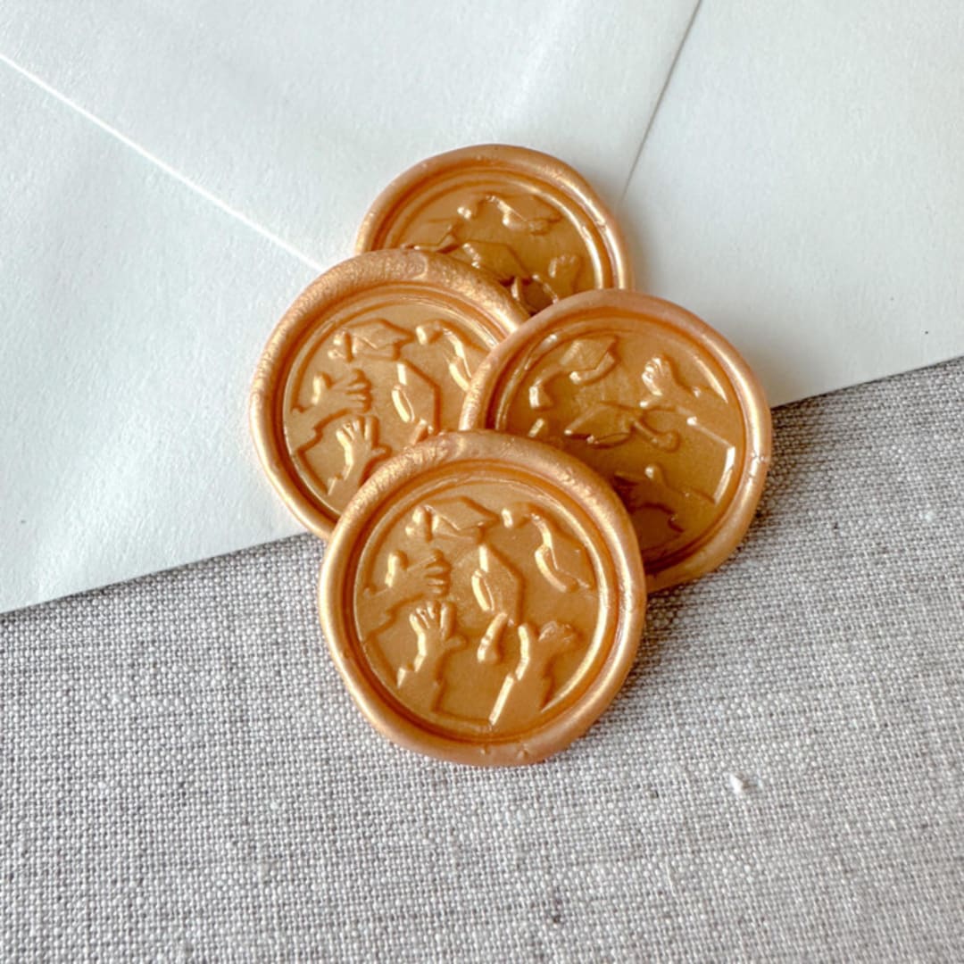 "Yellow Gold graduation wax seal - Graduation cap throw | Set of 10" - Wax Seals in gold by Maria Ferrer G.