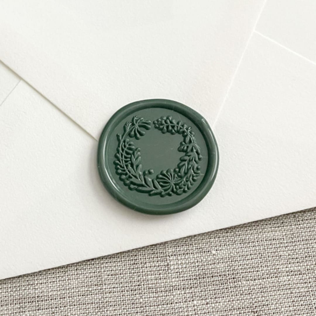 "Wreath self-adhesive wax seal in olive green | Set of 10" - Wax Seals in green by Maria Ferrer G.