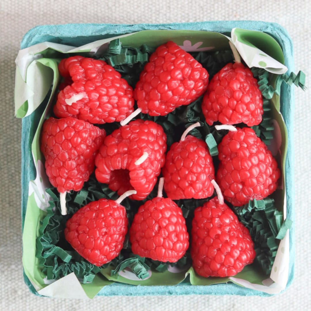 "Raspberry Beeswax Birthday Candles" - Party Candles in red by Happy Organics