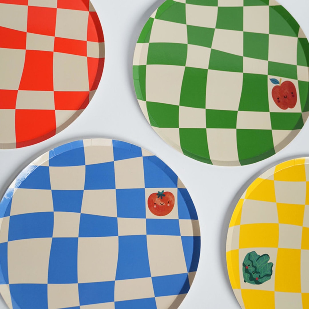 "Little Chef Checkered Dinner Plates (x12)" - Party Plates and Bowls in multicolor by POP Party Supplies