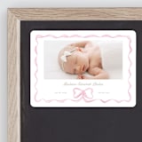 "Squiggle bow" - Birth Announcements in Peony by Creo Study - Front
