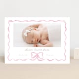 "Squiggle bow" - Birth Announcements in Peony by Creo Study - Front