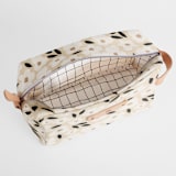 "Primavera" - Dopp Kit in Daisy by Iveta Angelova - Interior