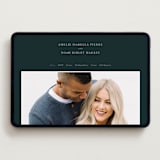 "Centro" - Wedding Website in Midnight by Up Up Creative - Desktop Design