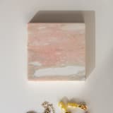 "Marble Pedestal (NORWEGIAN PINK)" - Decorative Object in pink by the parmatile shop