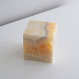 "Marble Cube (HONEY ONYX)" - Decorative Object in gold by the parmatile shop