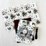 "Christmas Floral Vellum Jackets | Set of 10" - Invitation Jackets and Overlays in red by Eva Friesen