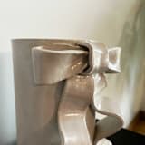 "Ribbon Bow Vase - Large" - Vases in white by Sidney Field