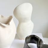 "Contour No. 1" - Vases in white by Cloude Made