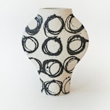 "Ceramic Vase ‘Dripping Rounds’" - Vases in white by Inhee Ma