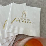 "Foil napkins (Cheers to forever) | Gold foil, white napkins | Set of 20" - Napkins in white by Maria Ferrer G.