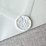 "White floral pattern 3D wax seal stickers | Set of 10" - Wax Seals in white by Maria Ferrer G.