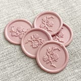 "Magnolia self-adhesive wax seal in rose pink | Set of 10" - Wax Seals in pink by Maria Ferrer G.