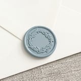 "Wreath self-adhesive wax seal in dusty blue | Set of 10" - Wax Seals in blue by Maria Ferrer G.