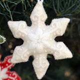 "Snowflake Ornaments, set of 3" - Ornaments in multicolor by Melange Collection
