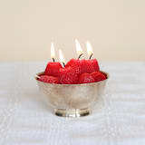 "Strawberry Beeswax Birthday Candles" - Party Candles in red by Happy Organics