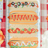 "Patriotic Hot Dog Platter Large Plates - Set of 8" - Party Plates and Bowls in multicolor by Jollity and Co