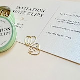 "Invitation Suite Clips | Heart | Set of 30" - Belly Bands in gold by Prêt-à-PartyNY