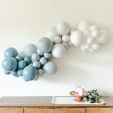 "Pacific SIGNATURE Balloon Garland Kit (4 feet)" - Balloons in blue by Balloon and Bash