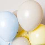 "Whitney Balloon Bouquet" - Balloons in multicolor by Balloon and Bash