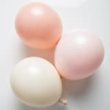 "Copeland SIGNATURE Balloon Garland Kit (8 feet)" - Balloons in pink by Balloon and Bash