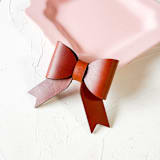 "Custom Leather Bow Place Setting, Set of 2" - Place and Escort Cards in brown by Left Grain