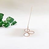 "Rose Gold Wire Infinity Table Number Card Holder, Set of 5" - Place Card Holders in white by JV Country Creations