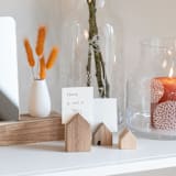 "House Hold - Set of 3 - Acacia Wood" - Place Card Holders in white by Räder Designs
