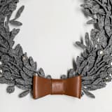 "Big gray felt Christmas wreath with leather ribbon" - Wreaths in brown by Decomundo Home