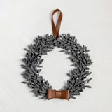 "Small gray felt Christmas wreath with leather ribbon" - Wreaths in brown by Decomundo Home