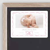 "Squiggle bow" - Birth Announcements in Peony by Creo Study - Front