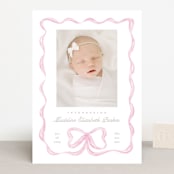"Squiggle bow" - Birth Announcements in Peony by Creo Study - Front