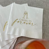 "Foil napkins (Cheers to forever) | Gold foil, white napkins | Set of 20" - Napkins in white by Maria Ferrer G.