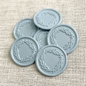 "Wreath self-adhesive wax seal in dusty blue | Set of 10" - Wax Seals in blue by Maria Ferrer G.