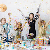 "Safari Cups with Giraffe Sleeves - Pack of 8" - Party Cups in blue by MA FÊTE