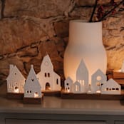 "Porcelain & Acacia Village Tealight Gingerbread House - 5.1"" - Christmas Decorations in white by Räder Designs