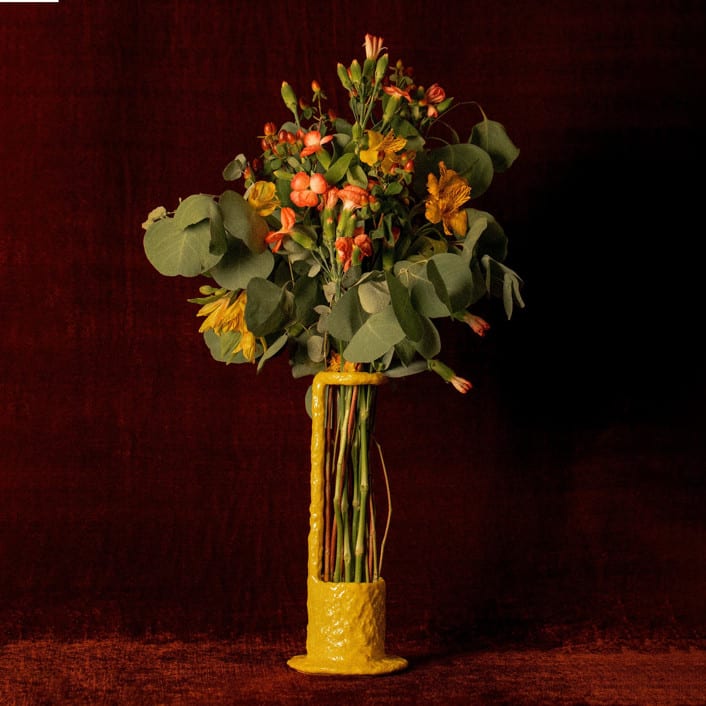 Base Para Flores Yellow Vase by Algo Studio
