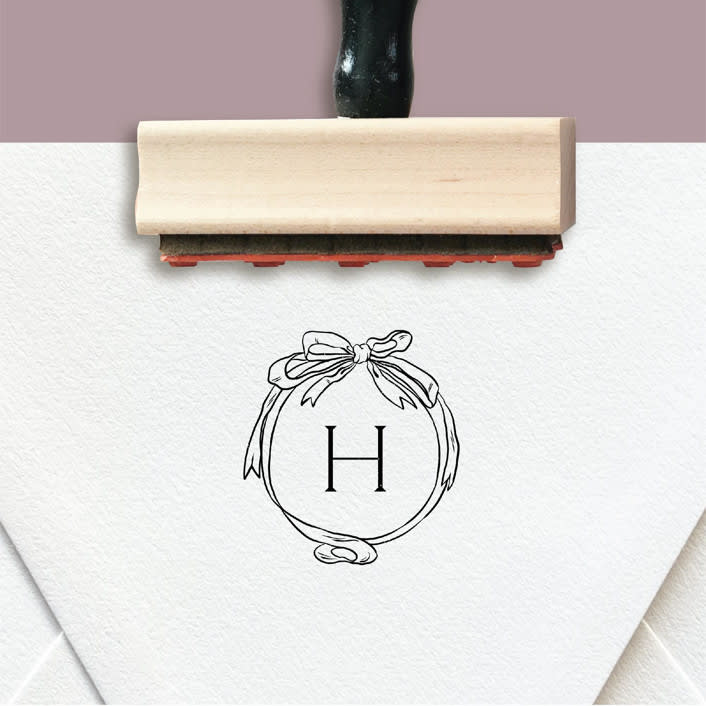 Bow Style Circle Design by The Homebody Society