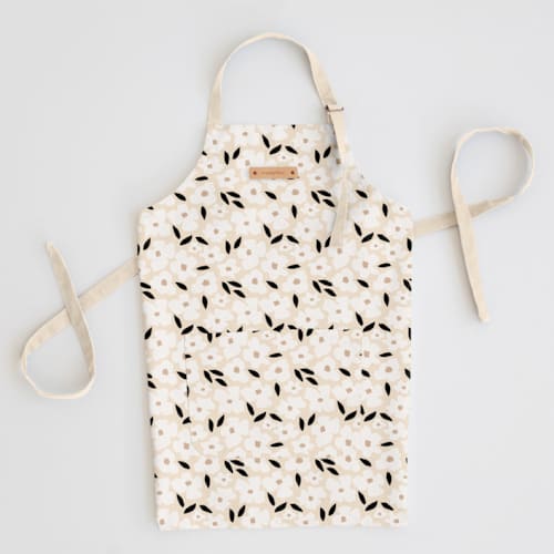 This is a daisy aprons by Iveta Angelova called primavera in standard