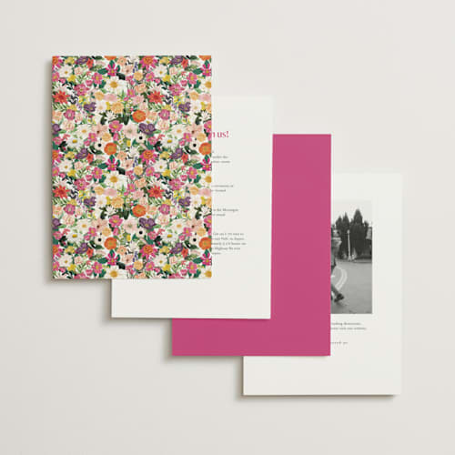 This is a daisy wedding invitations with standard by Susan Moyal called secret garden printing on signature in standard
