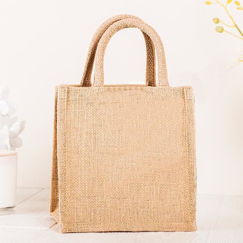 This is a natural wedding day of favors by Veronica Esquino called medium jute bags 10 pack in standard
