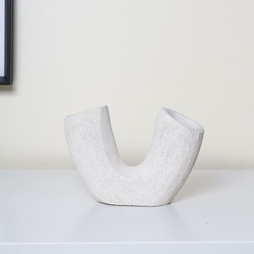 This is a white sculpture art by Virginia Felix called lima sculpture in standard