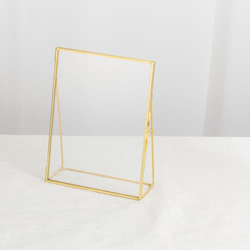 This is a gold place card holders by Lea Li called brass and glass gold vertical 6x8" card holder in standard