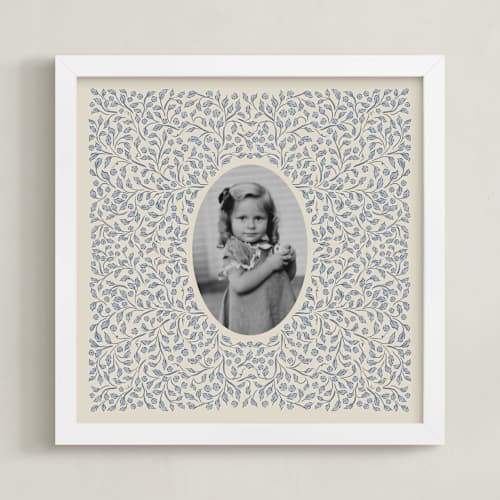 This is a sapphire photo art with standard by Grae called pendant