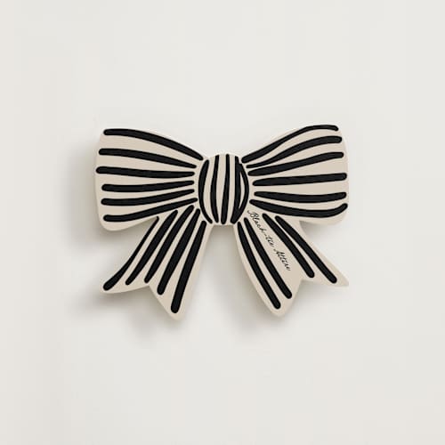 This is a onyx insert cards with standard by letterfix called classy bow printing on signature in standard